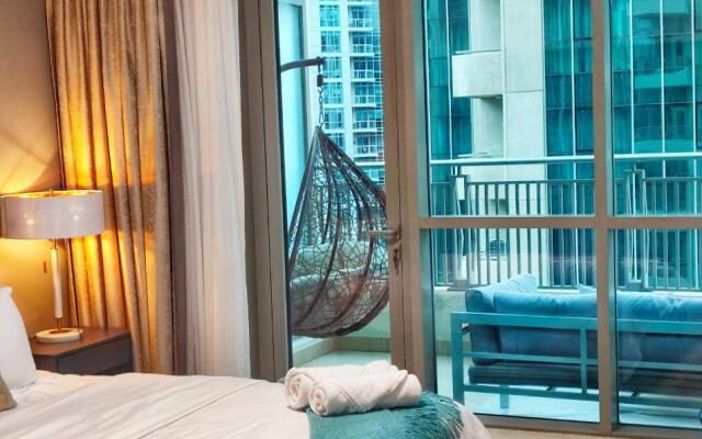 SuperHost - Fountain View Stylish Apt With Spacious Terrace