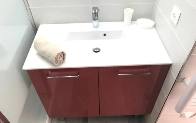 Appartement 2 pieces, renove, 2 piscines+tennis, mer, climatisation