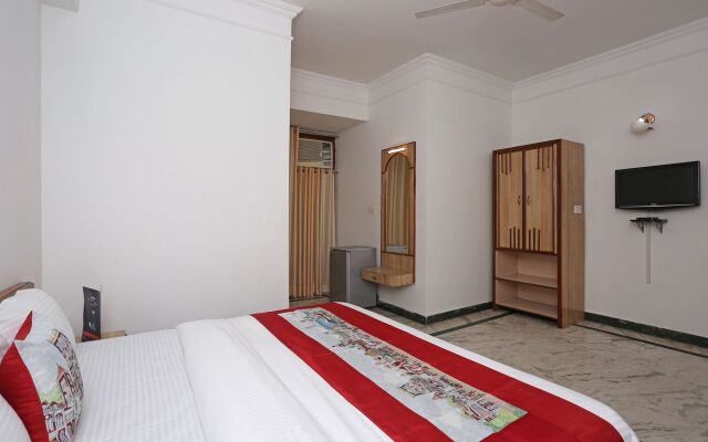 OYO 10072 Hotel Amrit Regency