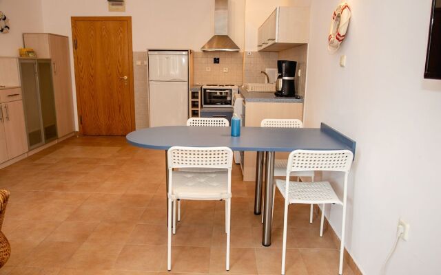 FM Premium 1-BDR Apartment with Parking - Azure Joy