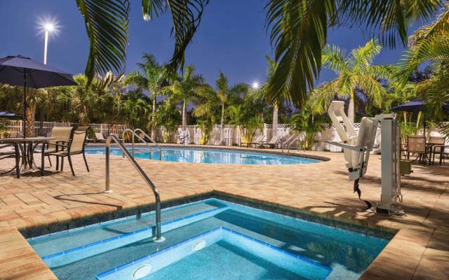 Spark by Hilton Sarasota Siesta Key Gateway