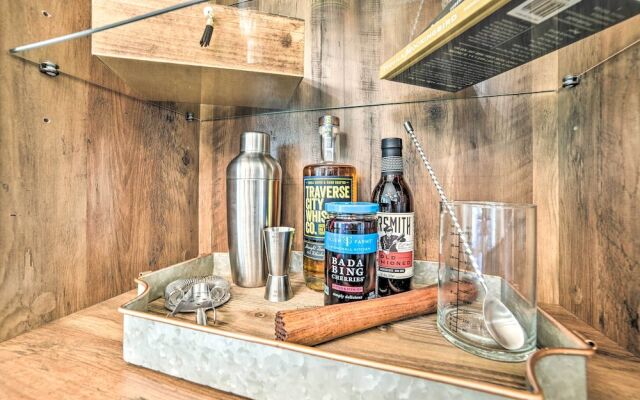 Bellaire Home w/ Game Room & On-site Snow Trails!