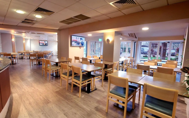 Waterloo Hub Hotel & Suites