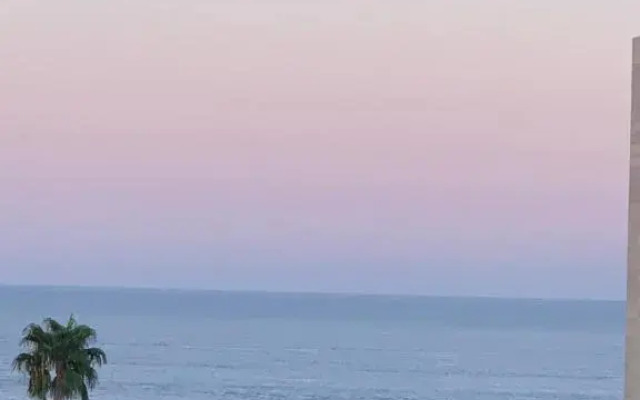 One-bedroom beach apartment, 30m from the best beach