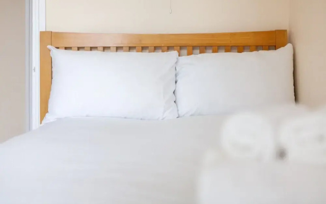 Spacious 3-bed flat by popular Waterloo