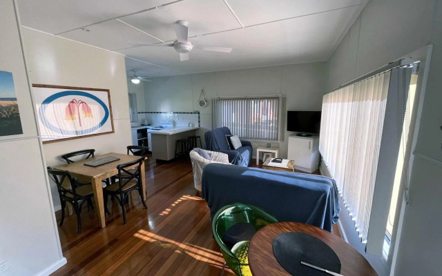 AQUA COTTAGE 16 Aqua Cres Lake Cathie – Guest Rooms – Port Macquarie