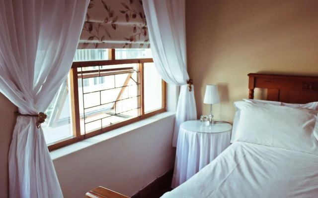 Mountain Manor Guest House & Executive Suites