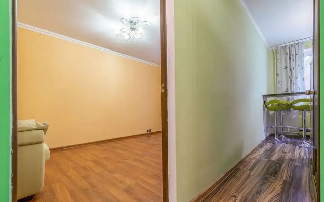The apartment is located on Bulatnikovsky lane 6 building 1