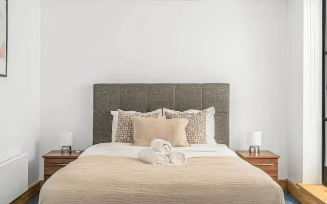 2BR with Patio in the Heart of Holborn