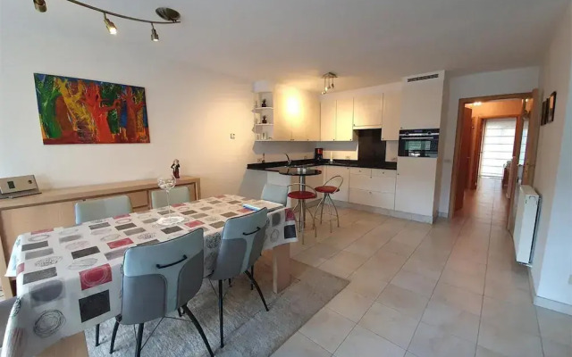 Comfy City Stay Near Sea