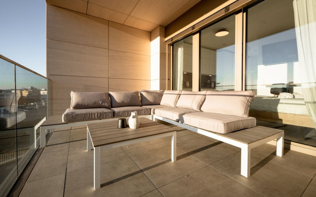 Classy Studio W Balcony Near Cloche Dor