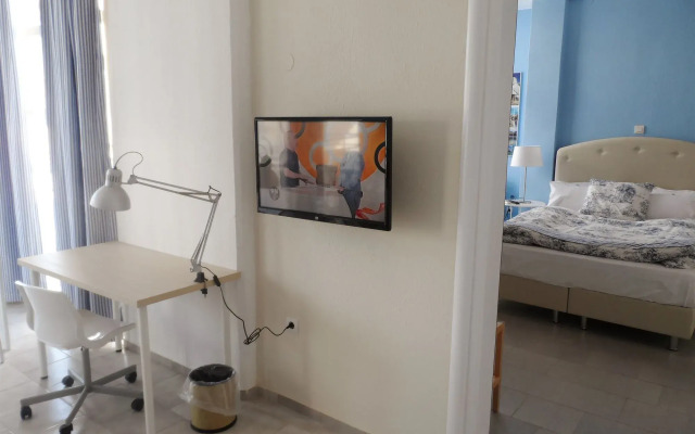 Seafront Studios & Apartments