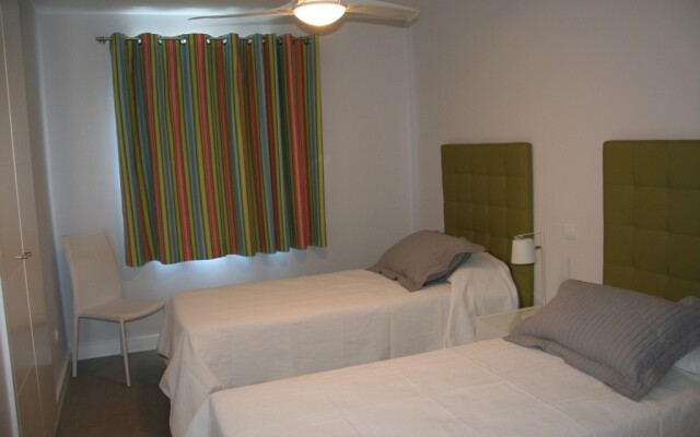 El Yate Hotel