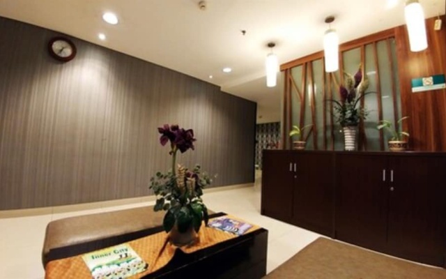 Comfy 1BR Apartment at Cosmo Terrace – Lobby – Jakarta