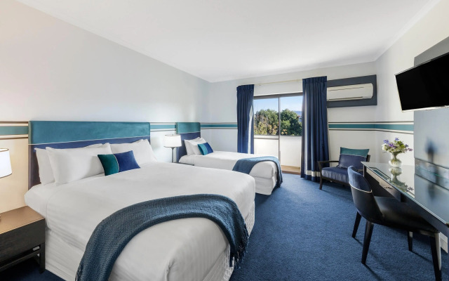 Ramada by Wyndham Diplomat Canberra