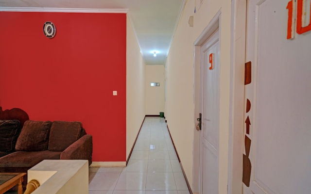 OYO Life 92546 Kost Merah Bojongsoang Syariah