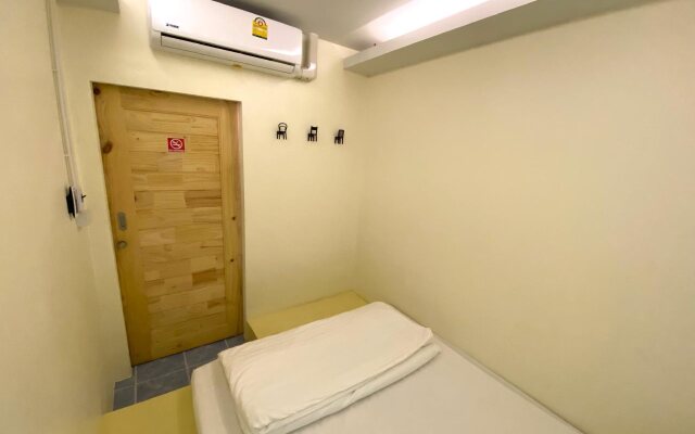 Gate 2 Hostel