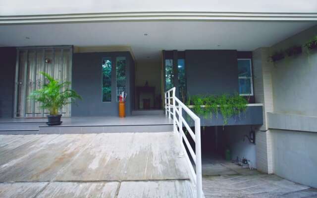 Blossom Resident Blok M