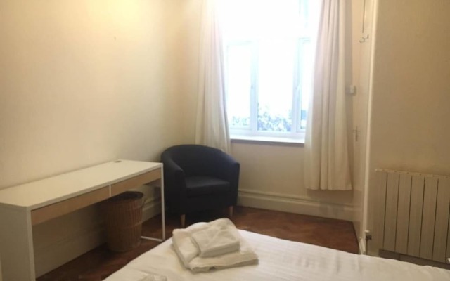 Airy 2 bed 2bath Flat Close to Oxford St!