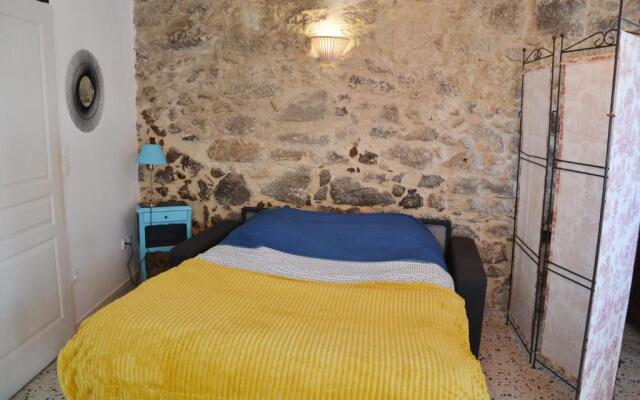 Charmant studio dans le centre historique de Vias