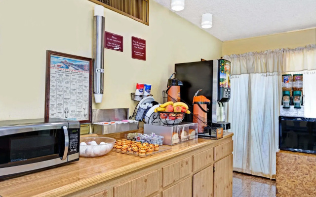 Howard Johnson Express Inn - Claremont