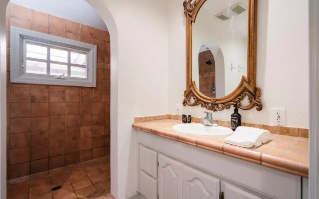 Estrella by AvantStay Secluded Spanish-Style Estate on 7 Acres of Vineyards