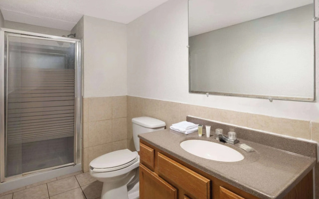 Super 8 by Wyndham Youngstown/Girard