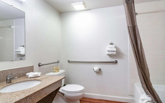 Motel 6 Naperville, IL