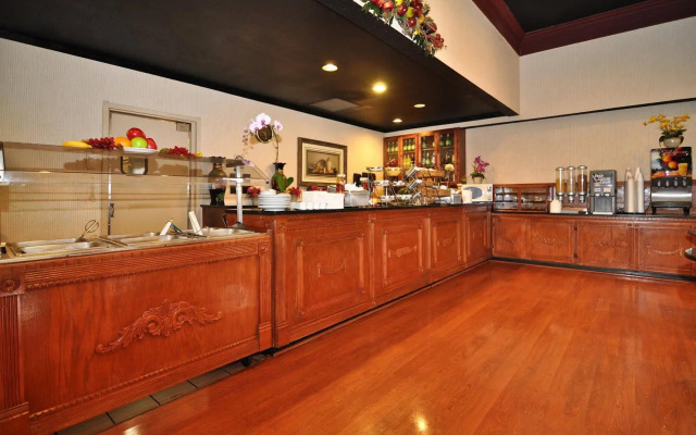 Best Western Carlton Suites