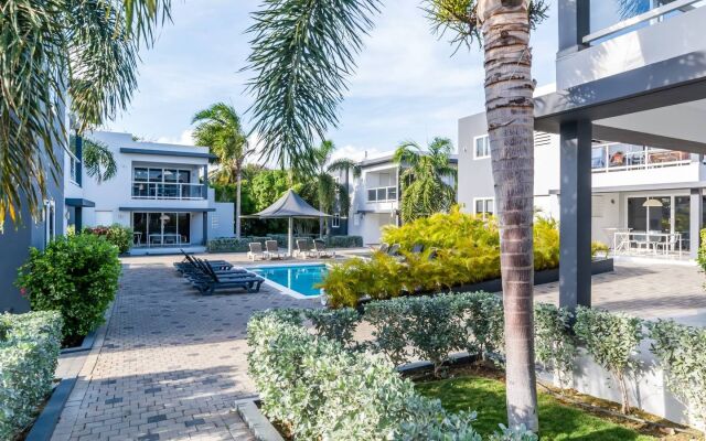 Affordable Vacation Condos - Fully Equipped W/ Pool ?