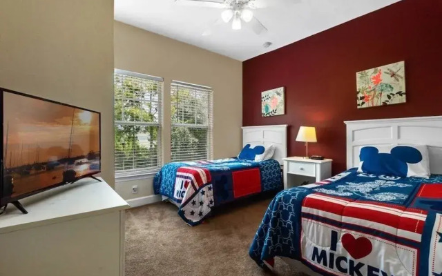 4 Bedrooms S / Lucaya Village Townhouse by RedAwning