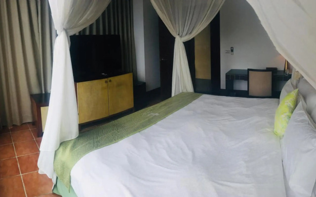 The Loft Seaside Suites