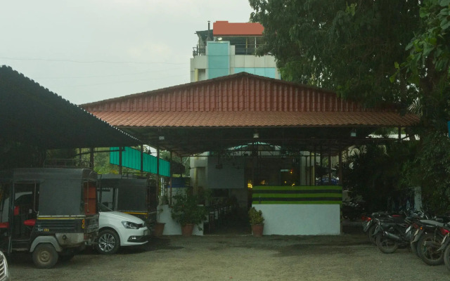 OYO Flagship 18893 Hotel Shweta