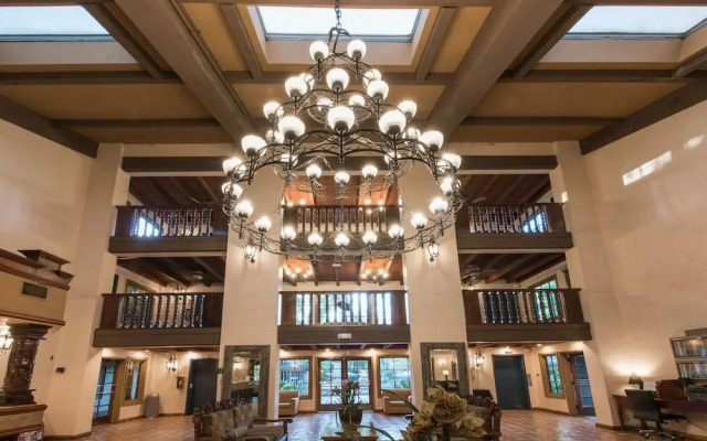 Radisson Suites Covina