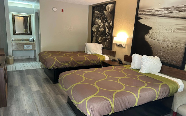 Super 8 by Wyndham Fayetteville