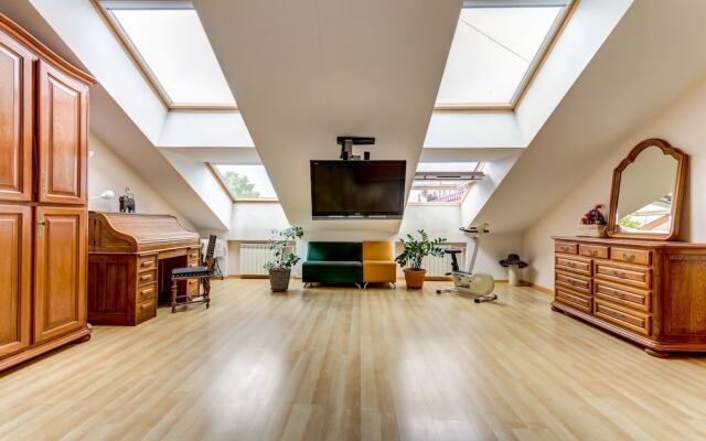 Home4day Spacious loft in the heart of Petersburg