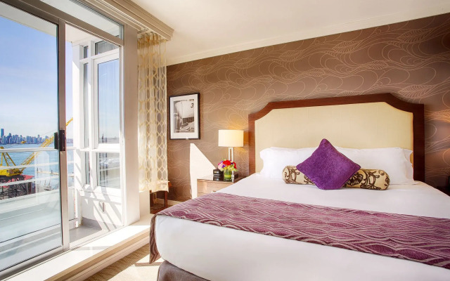 Pinnacle Hotel at the Pier