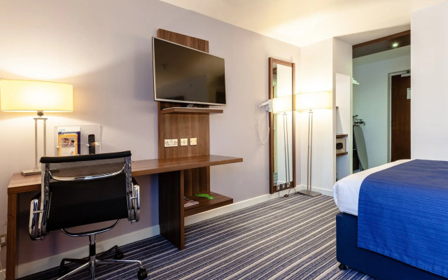 Holiday Inn Express Edinburgh Airport by IHG