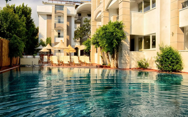 Two Seas Hotel