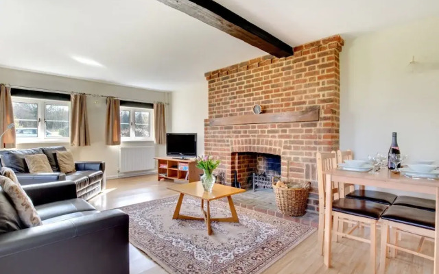 Serene Holiday Home in Hawkinge With Garden