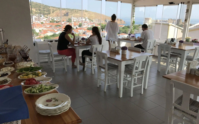 Ada Hotel