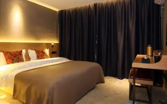 Yo Yo Pinke Hotel