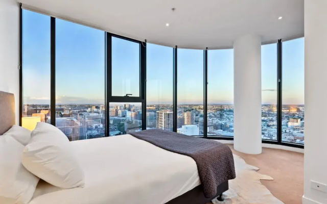 Fortitude Valley 3-bed, Top Floor + Bridge View
