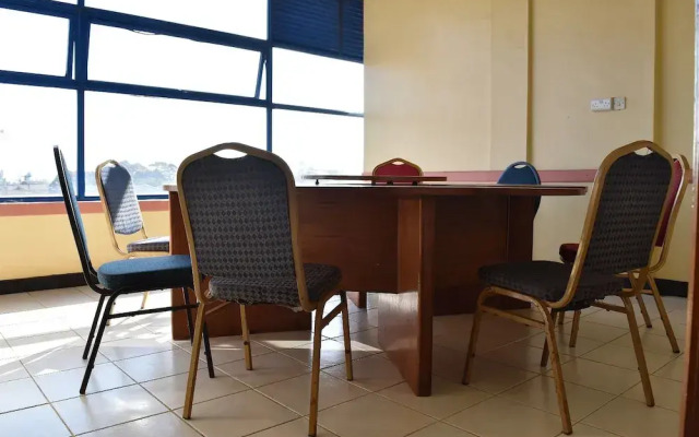 Ibis  2000 Hotel Karatina