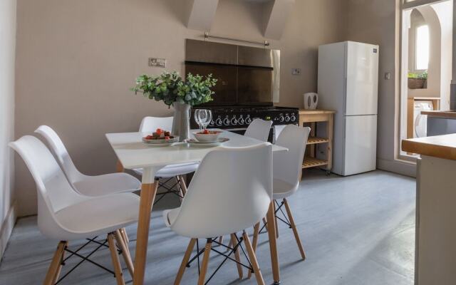 Stunning 3BR Apartment Next To Tower Bridge
