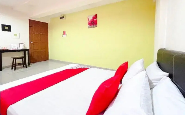 OYO 90324 Muar Station Hotel