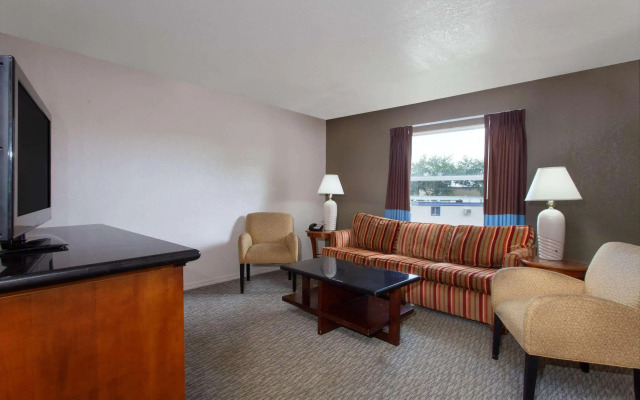 Super 8 by Wyndham Kissimmee