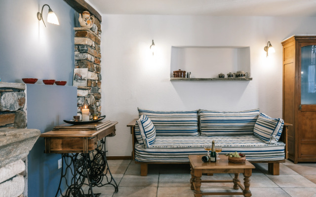Arco Naxos Luxury Apartments