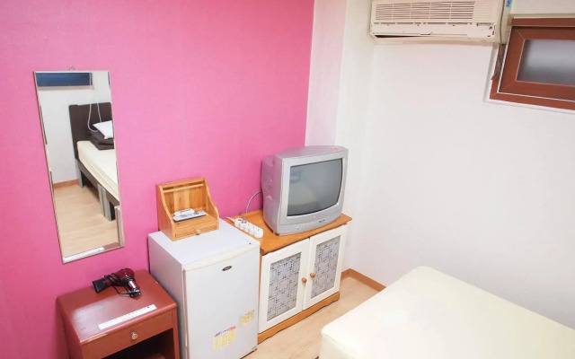 Shinchon Hostel