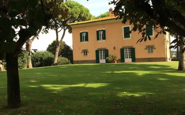 Splendido casale alle porte di Roma